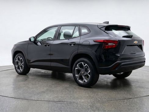 Used 2025 Chevrolet Trax LT w/ LT Convenience Package FWD image 6