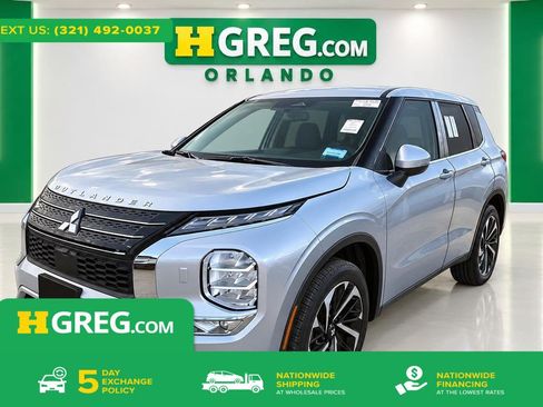 Used 2023 Mitsubishi Outlander SE AWD/4WD image 1