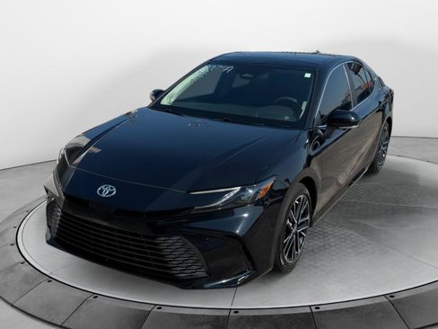 Used 2025 Toyota Camry XLE w/ Premium Plus Package FWD image 7