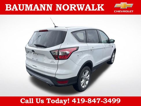 Used 2017 Ford Escape SE FWD image 3