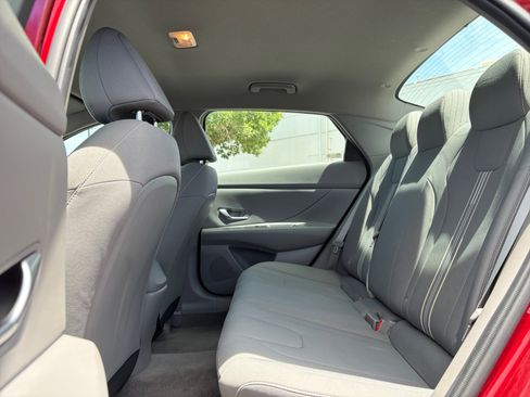 Used 2023 Hyundai Elantra SEL w/ Preferred Accessory Package FWD image 28
