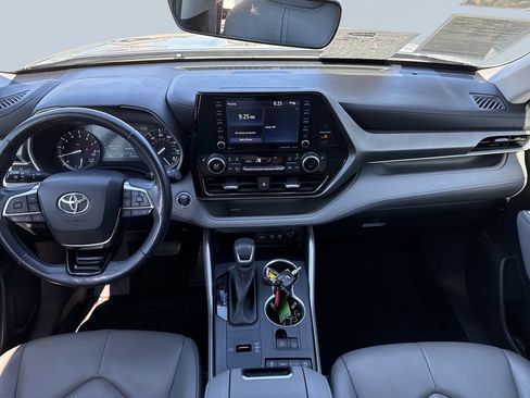 Used 2021 Toyota Highlander XLE FWD image 13