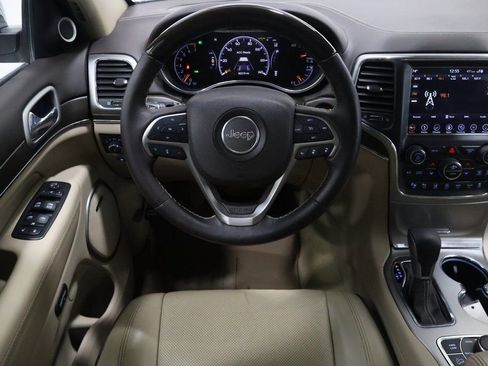 Used 2018 Jeep Grand Cherokee Overland image 16
