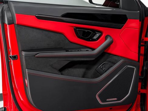 Used 2025 Lamborghini Urus SE AWD/4WD image 9