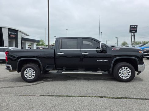 Used 2024 Chevrolet Silverado 2500 LTZ w/ LTZ Convenience Package AWD/4WD image 9
