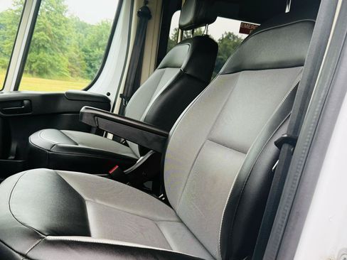 Used 2022 RAM ProMaster 2500 w/ Convenience Group FWD image 19