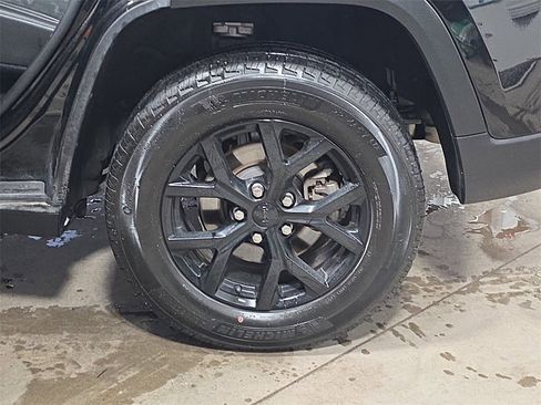 Used 2024 Jeep Grand Cherokee Altitude image 33