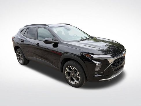 Used 2024 Chevrolet Trax LT w/ Driver Confidence Package FWD image 9