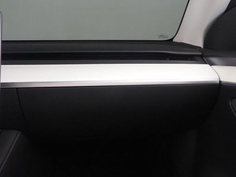 Used 2025 Tesla Model Y Long Range image 36