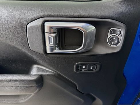 Used 2021 Jeep Gladiator Sport AWD/4WD image 17