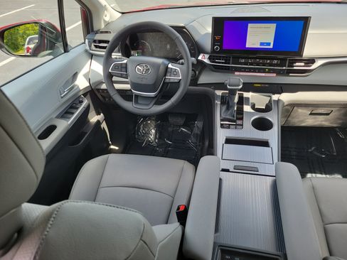 New 2026 Toyota Sienna XLE FWD image 16