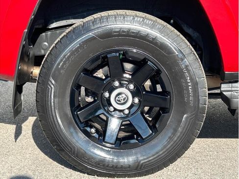 Used 2020 Toyota 4Runner SR5 image 25