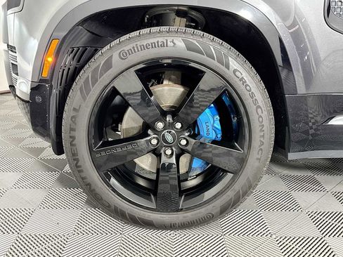 Certified 2022 Land Rover Defender 110 X-Dynamic HSE image 28