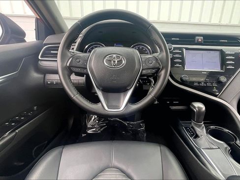 Used 2020 Toyota Camry SE image 6