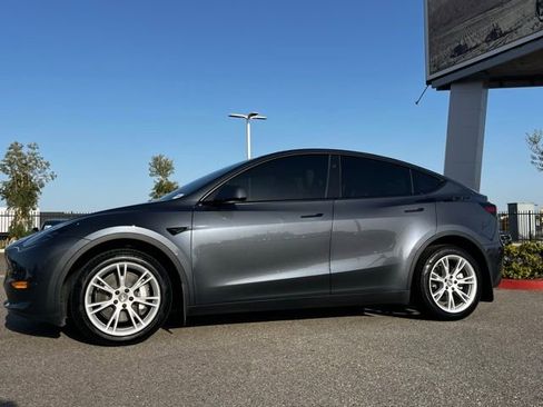 Used 2023 Tesla Model Y Long Range AWD/4WD image 2