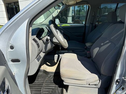 Used 2018 Nissan Frontier SV AWD/4WD image 9