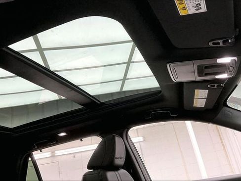 Certified 2025 Honda Pilot Black Edition image 13