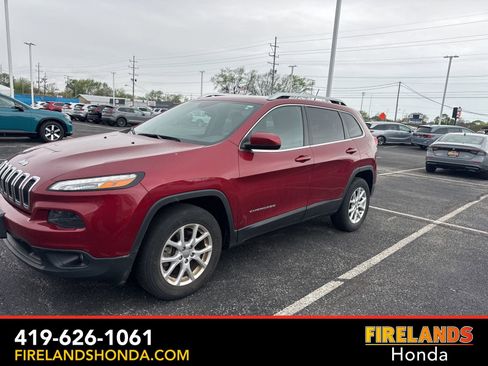 Used 2014 Jeep Cherokee Latitude AWD/4WD image 2