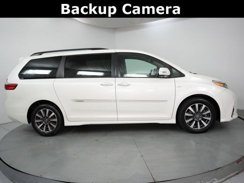 Used 2019 Toyota Sienna Limited Premium image 5