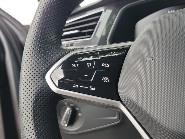 Used 2024 Volkswagen Tiguan SE R-Line AWD/4WD image 30