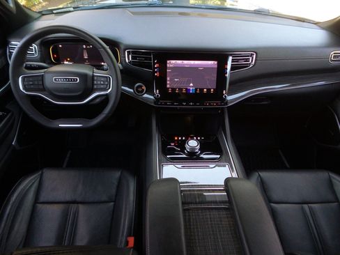 Used 2022 Jeep Wagoneer Series II image 6