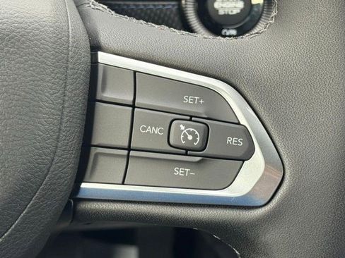 New 2026 Jeep Compass Latitude image 13