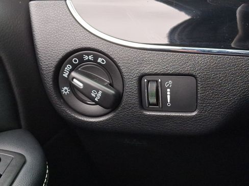 Used 2019 Dodge Grand Caravan SE image 23