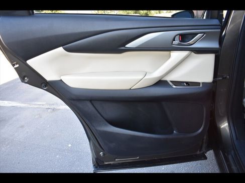 Used 2018 MAZDA CX-9 Touring image 21