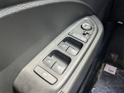 New 2025 Hyundai Venue Limited image 28