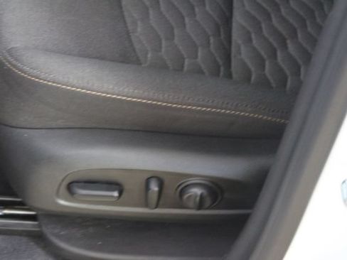 Used 2021 Chevrolet Equinox LT FWD image 14