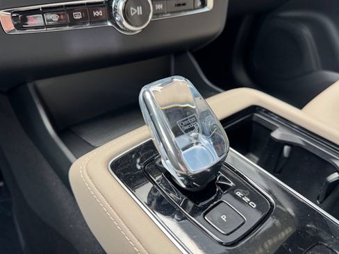 Certified 2025 Volvo XC90 B5 Core AWD/4WD image 19