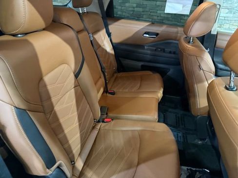 Certified 2025 Nissan Pathfinder Platinum w/ Cargo Package FWD image 30