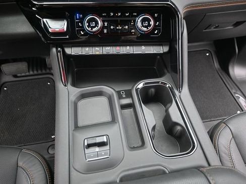 Used 2024 GMC Sierra 2500 AT4 w/ AT4 Premium Plus Package AWD/4WD image 9