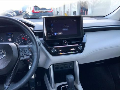 Used 2025 Toyota Corolla Cross L image 8