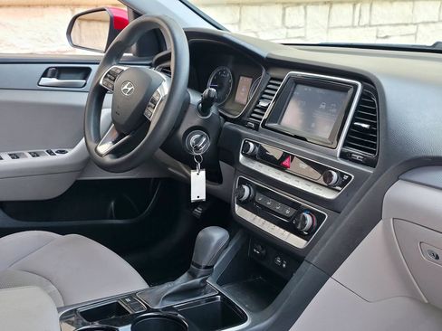 Used 2018 Hyundai Sonata SE FWD image 17