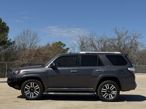 Used 2018 Toyota 4Runner Limited AWD/4WD image 3