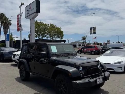Used 2017 Jeep Wrangler Unlimited Sport AWD/4WD image 3