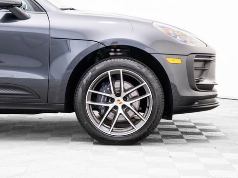 Certified 2025 Porsche Macan image 31
