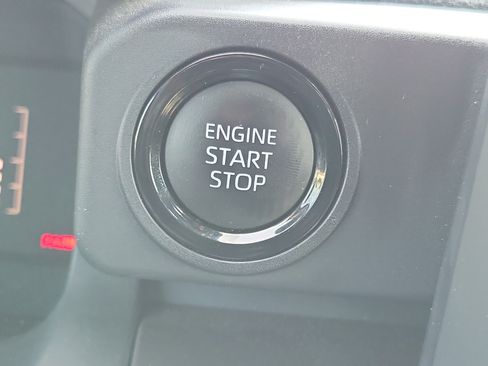 Certified 2025 Toyota Tacoma SR5 AWD/4WD image 28