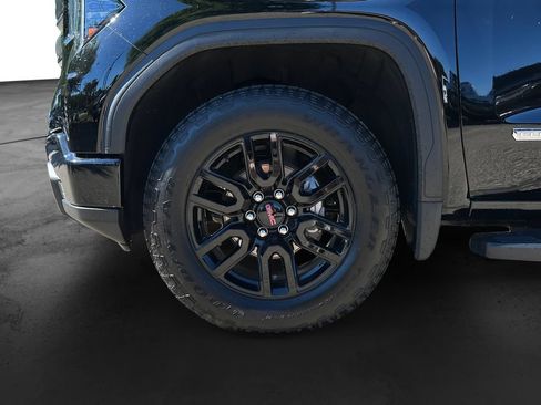 Used 2024 GMC Sierra 1500 Elevation w/ Preferred Package AWD/4WD image 9