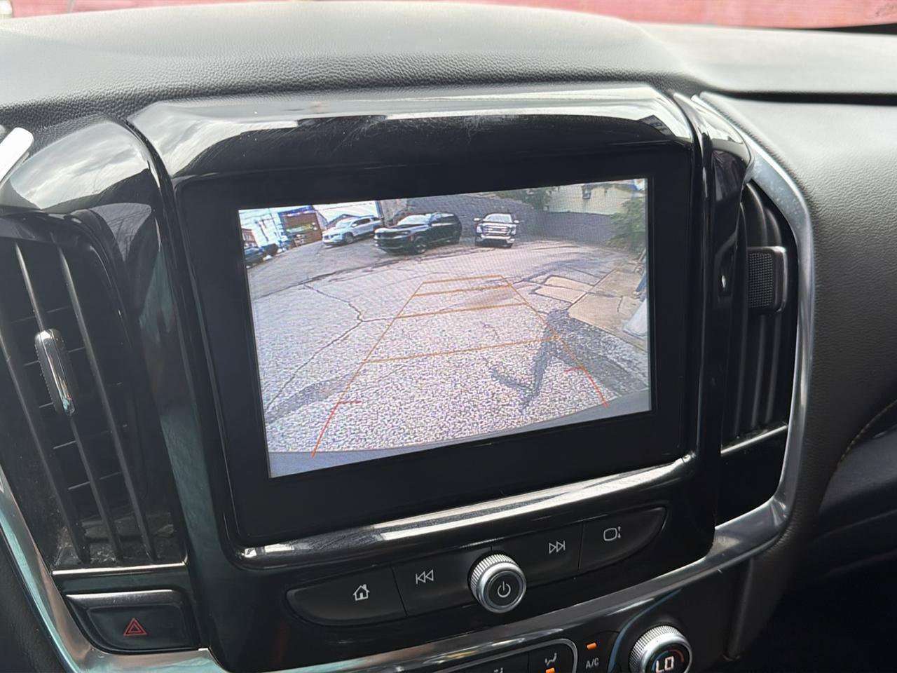 Used 2018 Chevrolet Traverse LT AWD/4WD image 14