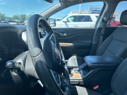 Used 2021 GMC Acadia SLE w/ LPO, Floor Liner Package AWD/4WD image 33