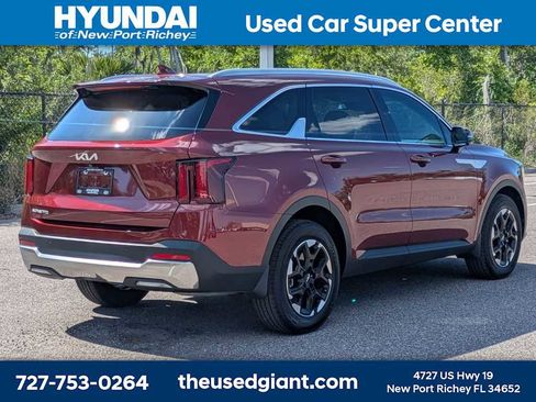 Used 2025 Kia Sorento S w/ Panoramic Sunroof Package FWD image 5