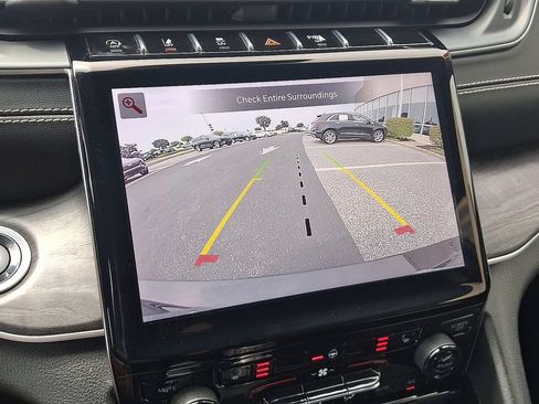 Used 2021 Jeep Grand Cherokee L Limited AWD/4WD image 19
