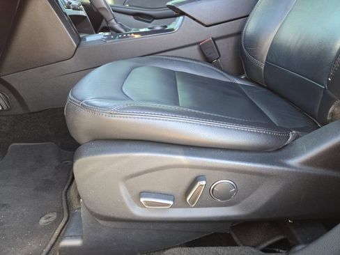 Used 2017 Ford Explorer XLT w/ Equipment Group 202A FWD image 25