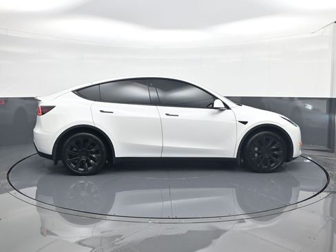 Used 2021 Tesla Model Y Long Range image 8