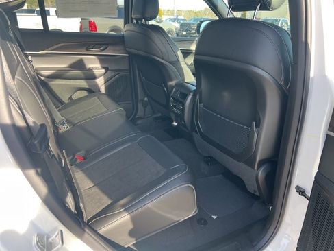 New 2026 Jeep Grand Cherokee Laredo image 13