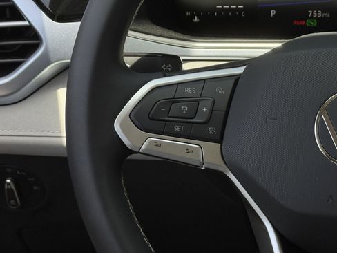 New 2025 Volkswagen Taos SE FWD image 16
