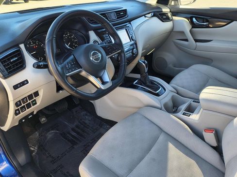 Used 2018 Nissan Rogue Sport SV w/ SV Technology Package image 9