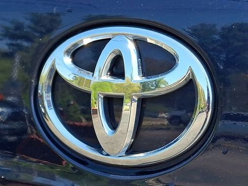 Used 2021 Toyota Highlander XSE AWD/4WD image 32